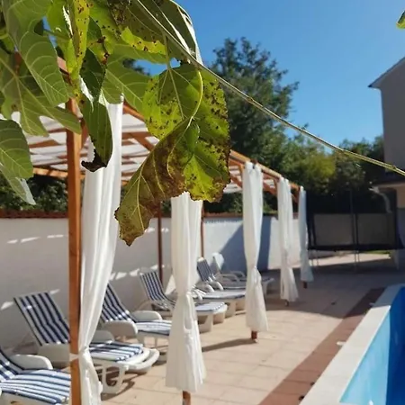 Дом отдыха Wunderschoenes In Mit Privatem Pool By Interhome