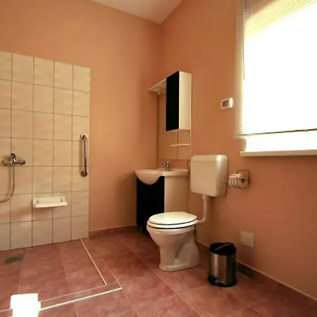 בית נופש Wunderschoenes In Mit Privatem Pool By Interhome *