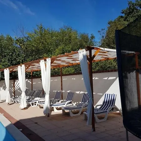 Wunderschoenes In Mit Privatem Pool By Interhome