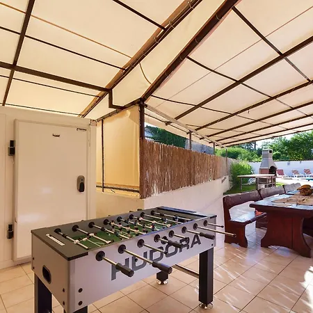 Wunderschoenes In Mit Privatem Pool By Interhome بيت للعطل