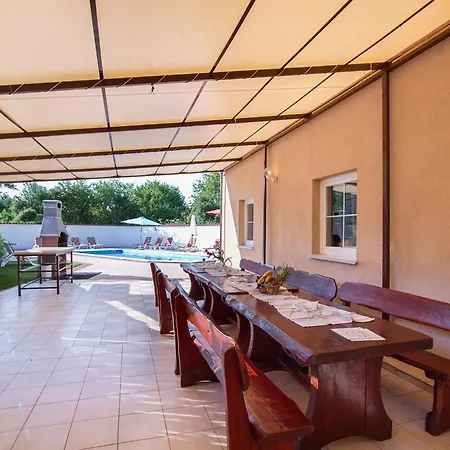 Wunderschoenes In Mit Privatem Pool By Interhome بيت للعطل Cere