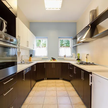 بيت للعطل Wunderschoenes In Mit Privatem Pool By Interhome *