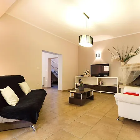 بيت للعطل Wunderschoenes In Mit Privatem Pool By Interhome