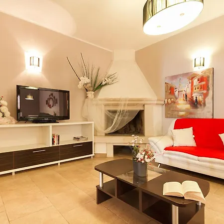 Wunderschoenes In Mit Privatem Pool By Interhome