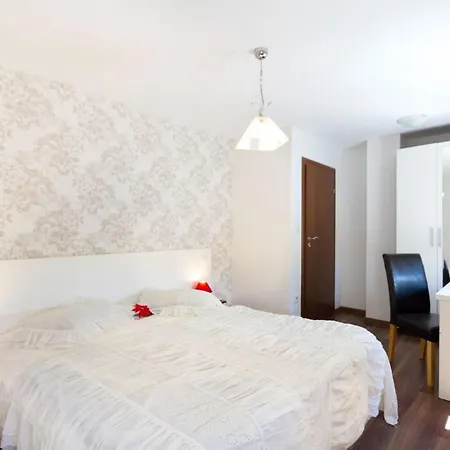 Vakantiehuis Wunderschoenes In Mit Privatem Pool By Interhome