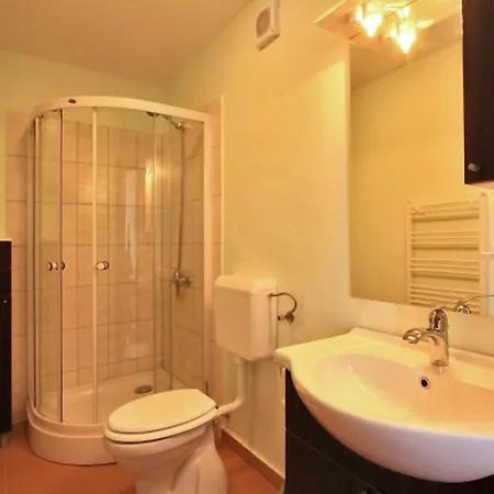 Wunderschoenes In Mit Privatem Pool By Interhome بيت للعطل